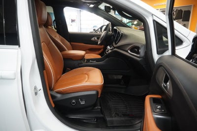 2025 Chrysler Pacifica Pinnacle AWD