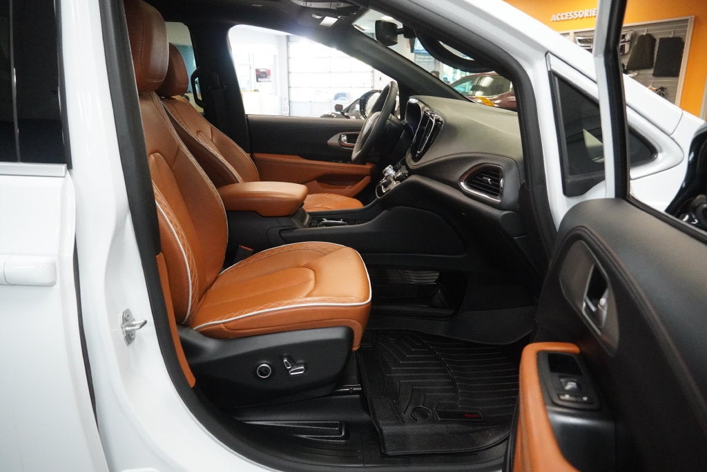 2025 Chrysler Pacifica Pinnacle AWD