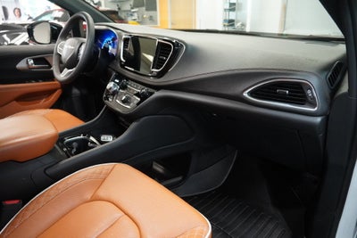 2025 Chrysler Pacifica Pinnacle AWD