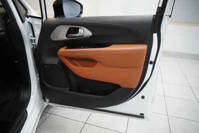 2025 Chrysler Pacifica Pinnacle AWD