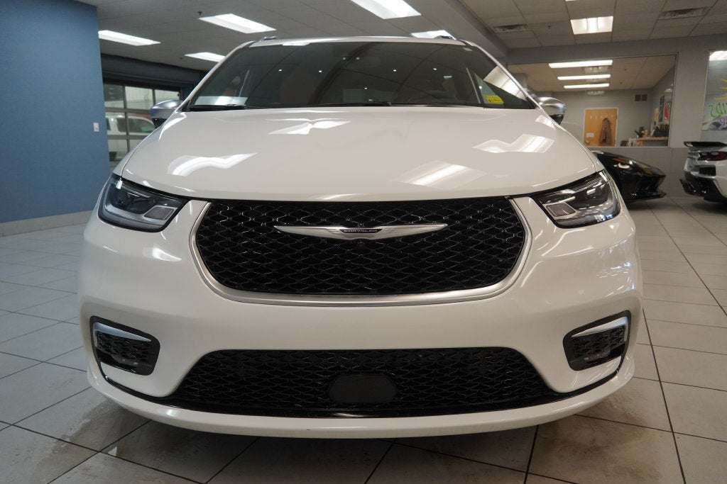 2025 Chrysler Pacifica Pinnacle AWD