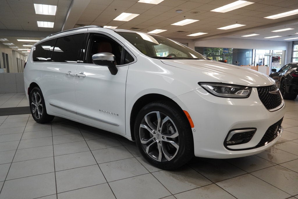 2025 Chrysler Pacifica Pinnacle AWD