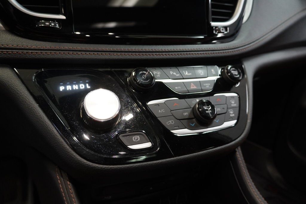 2025 Chrysler Pacifica Pinnacle AWD