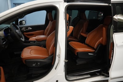2025 Chrysler Pacifica Pinnacle AWD