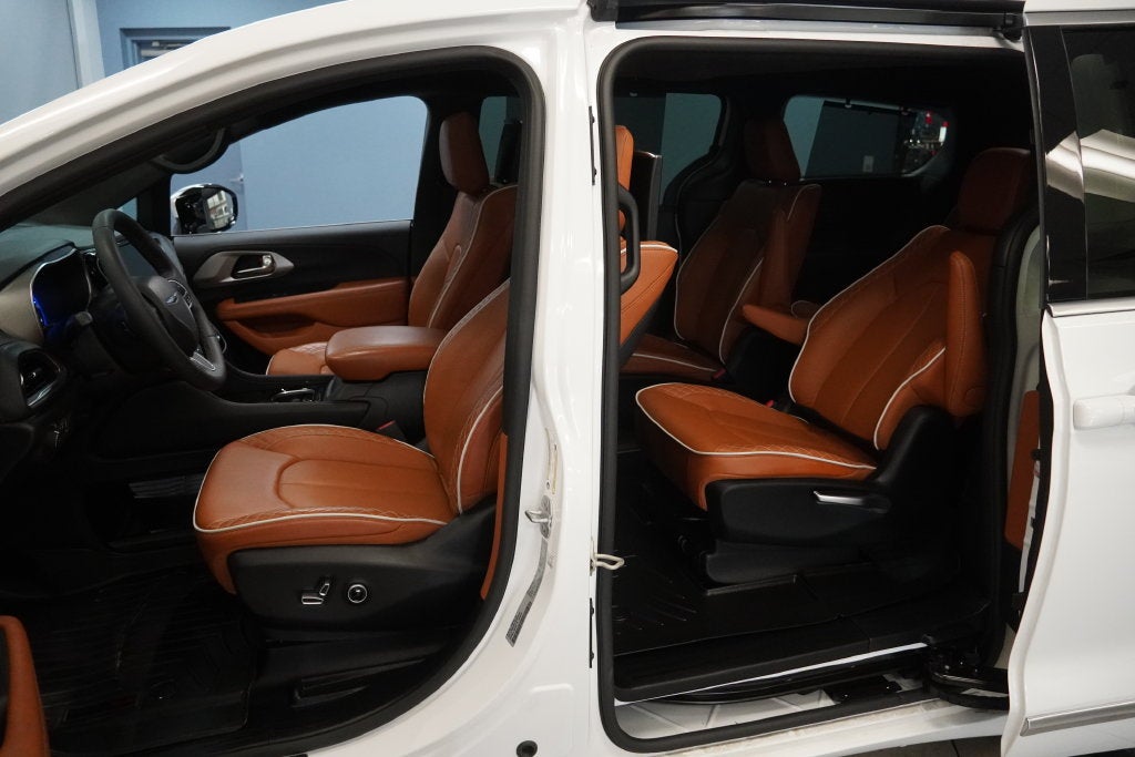 2025 Chrysler Pacifica Pinnacle AWD