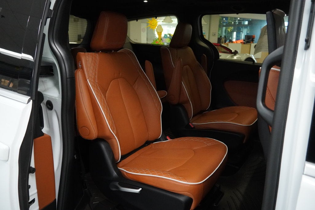 2025 Chrysler Pacifica Pinnacle AWD