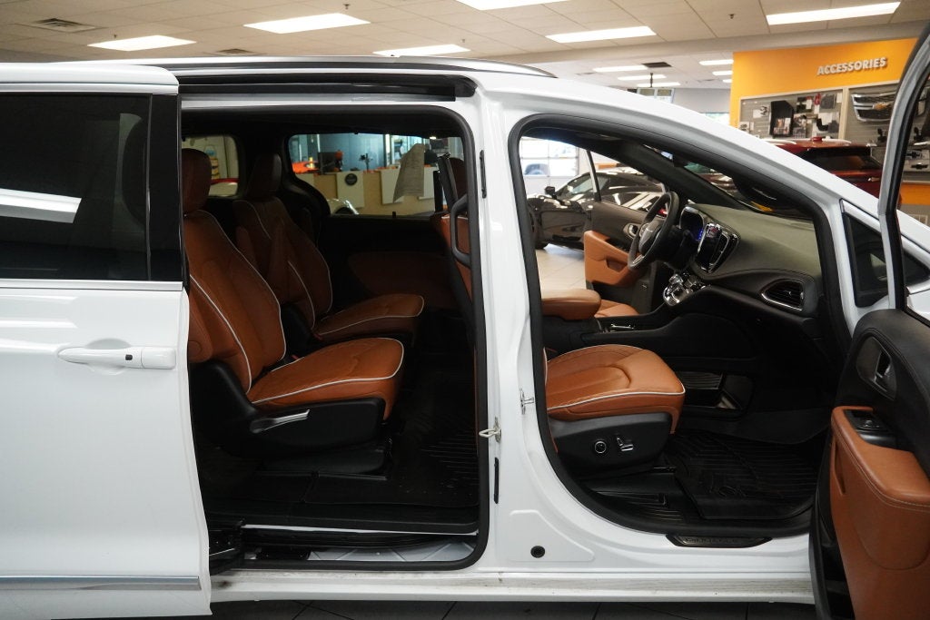 2025 Chrysler Pacifica Pinnacle AWD