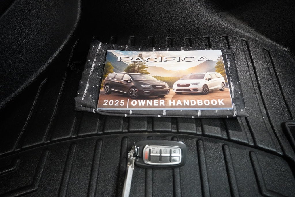 2025 Chrysler Pacifica Pinnacle AWD