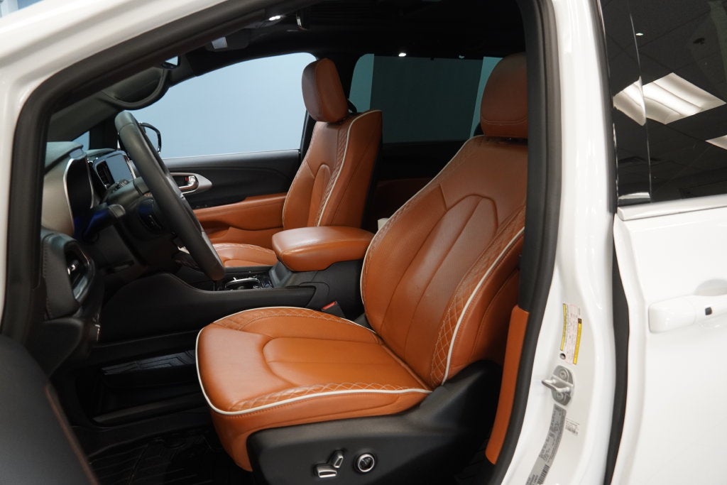 2025 Chrysler Pacifica Pinnacle AWD