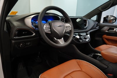 2025 Chrysler Pacifica Pinnacle AWD
