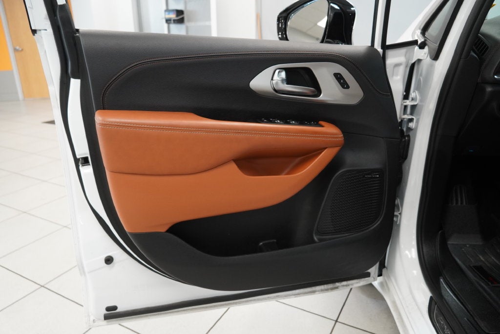 2025 Chrysler Pacifica Pinnacle AWD