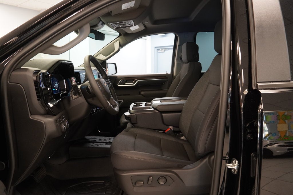 2026 Chevrolet Silverado 1500 LT LT1