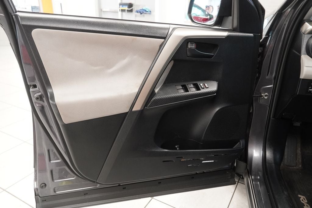 2015 Toyota RAV4 LE ( AWD )