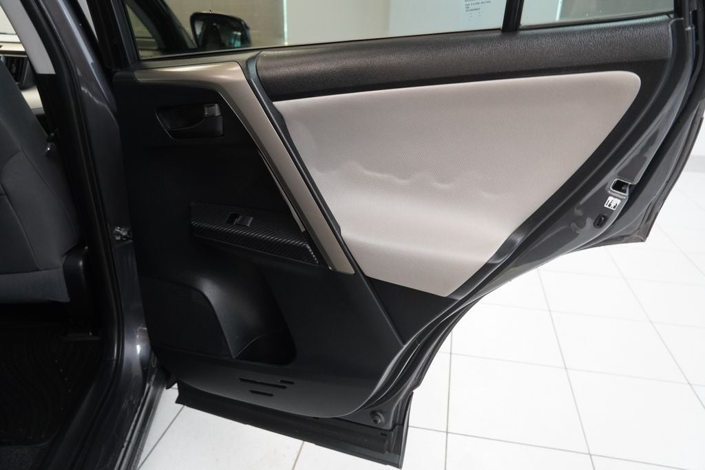 2015 Toyota RAV4 LE ( AWD )