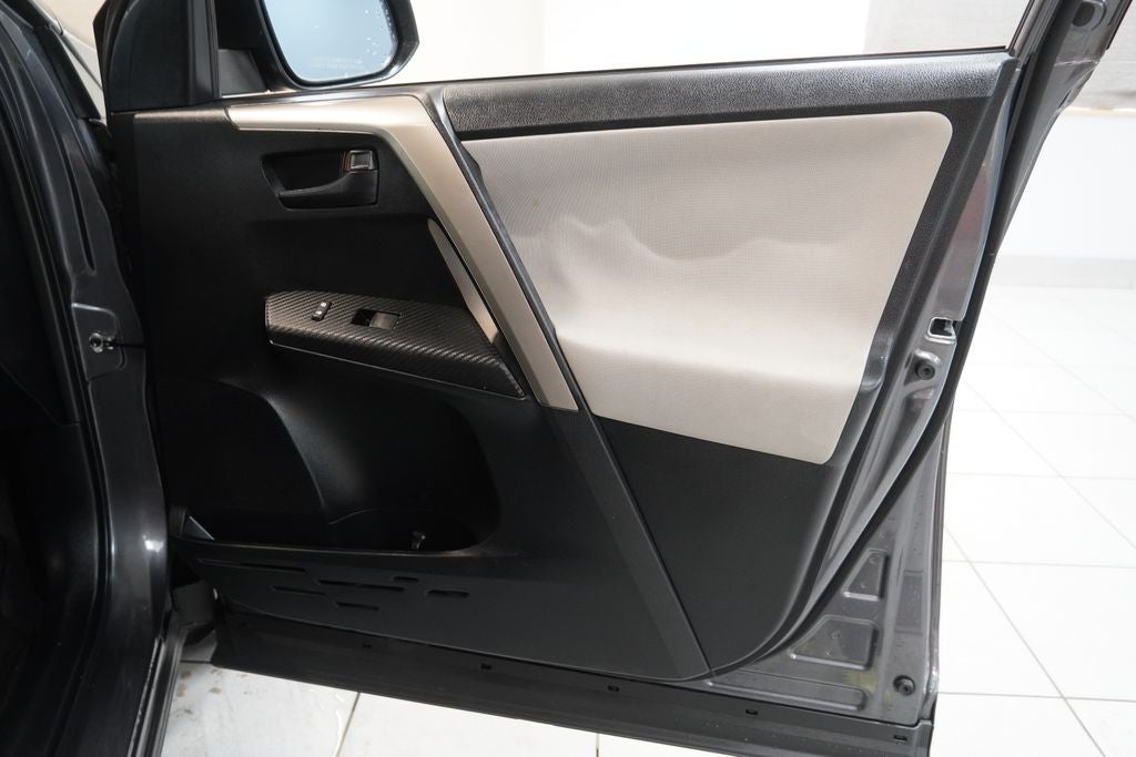 2015 Toyota RAV4 LE ( AWD )