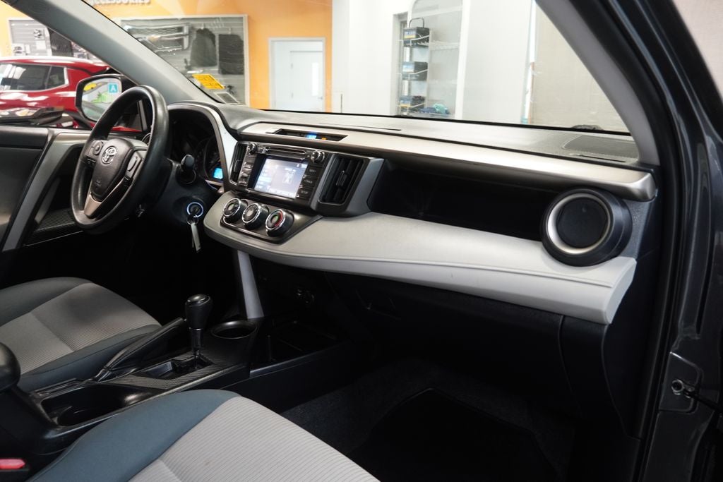 2015 Toyota RAV4 LE ( AWD )