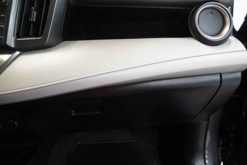 2015 Toyota RAV4 LE ( AWD )