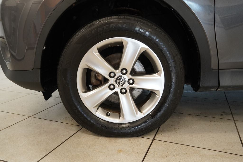 2015 Toyota RAV4 XLE ( AWD )