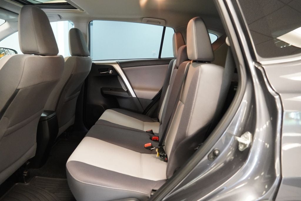 2015 Toyota RAV4 XLE ( AWD )