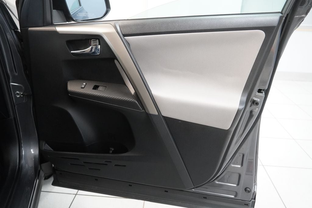 2015 Toyota RAV4 XLE ( AWD )