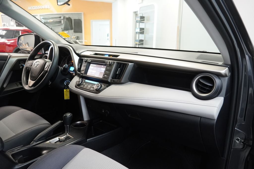 2015 Toyota RAV4 XLE ( AWD )