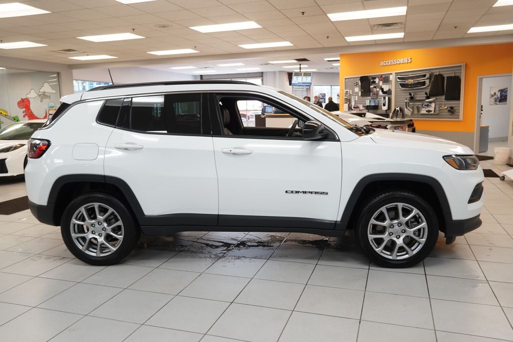 2023 Jeep Compass Latitude Lux 4WD