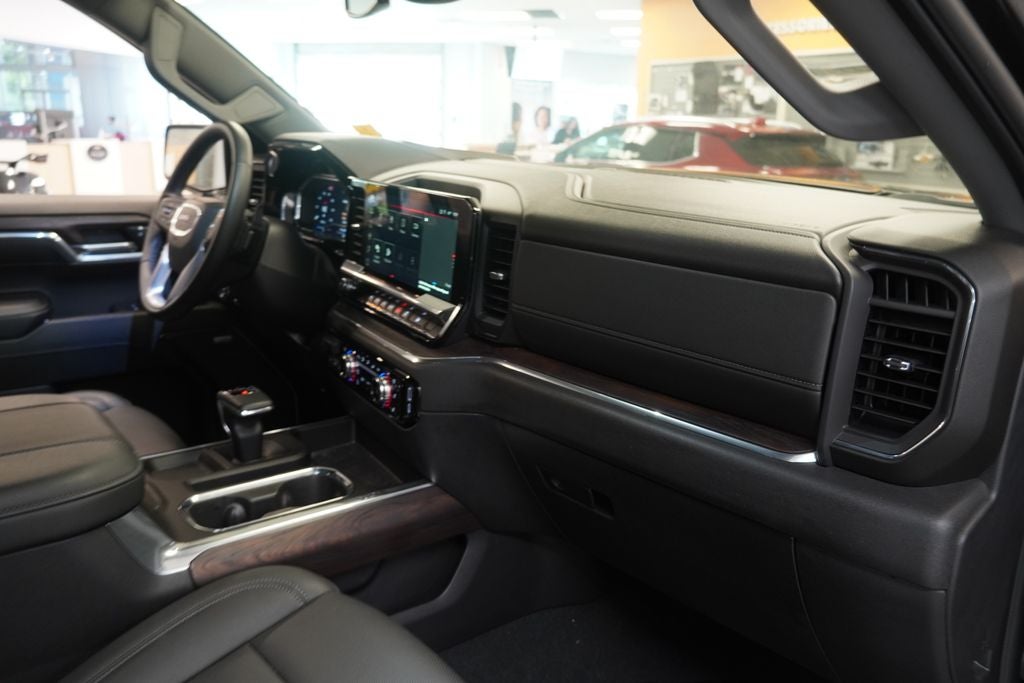 2024 GMC Sierra 1500 SLT CREW CAB 4X4