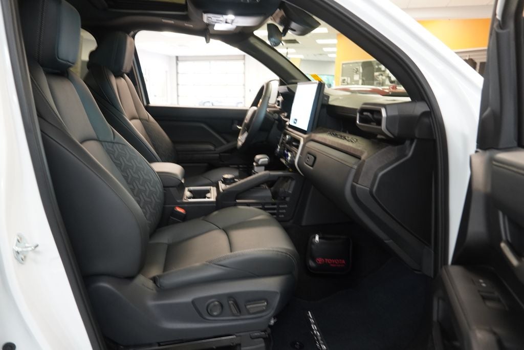 2025 Toyota Tacoma Limited DBL CAB 4X4