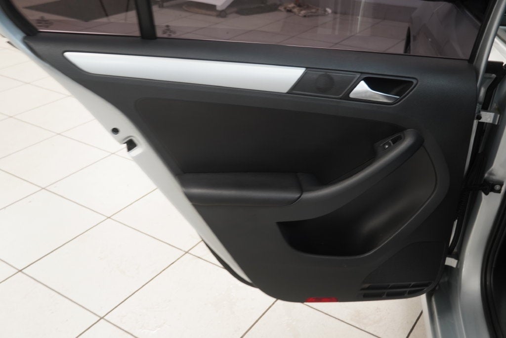 2013 Volkswagen Jetta 2.5L SE Convenience & Sunroof