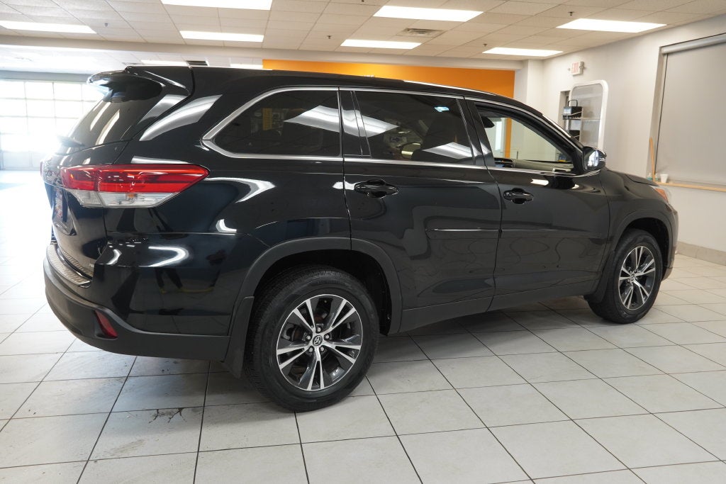2019 Toyota Highlander LE ( AWD )