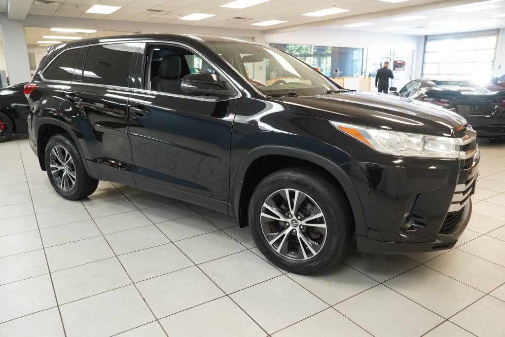 2019 Toyota Highlander LE ( AWD )