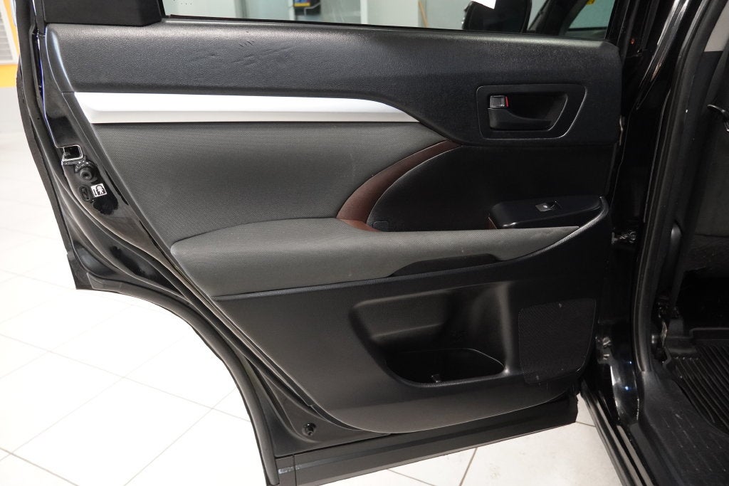 2019 Toyota Highlander LE ( AWD )