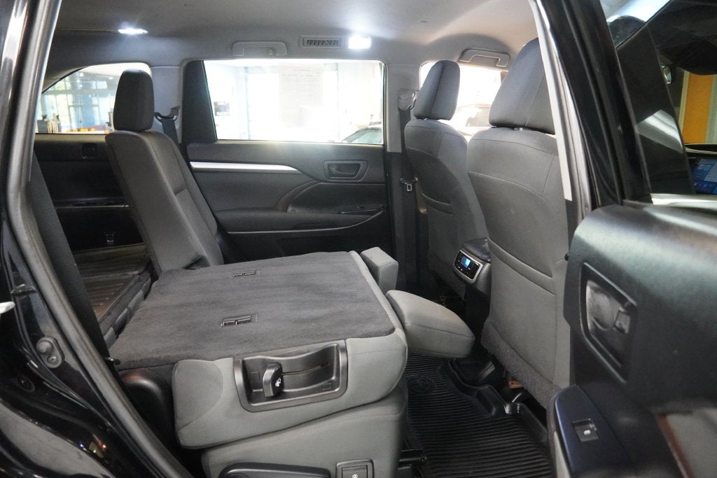2019 Toyota Highlander LE ( AWD )
