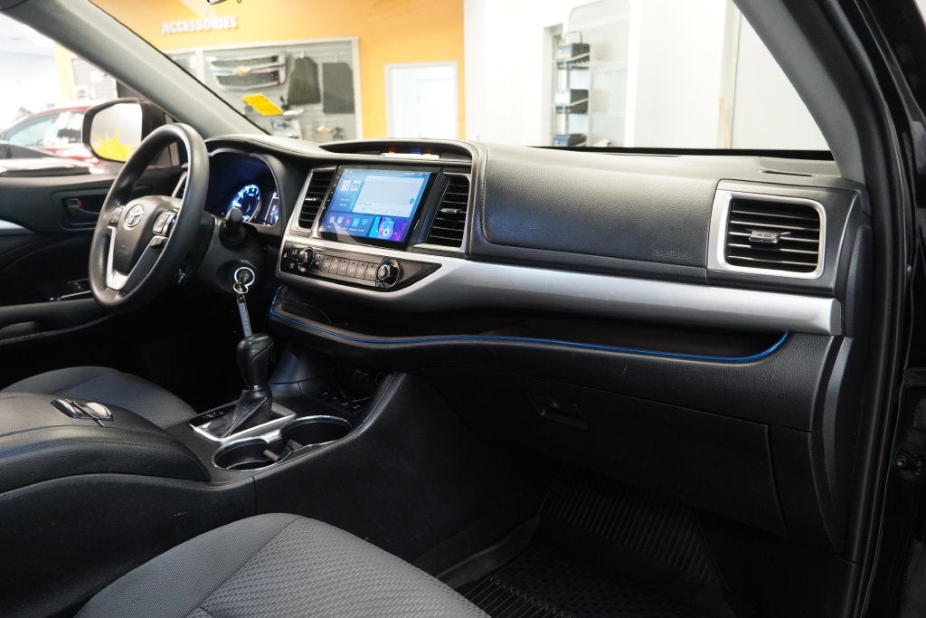 2019 Toyota Highlander LE ( AWD )