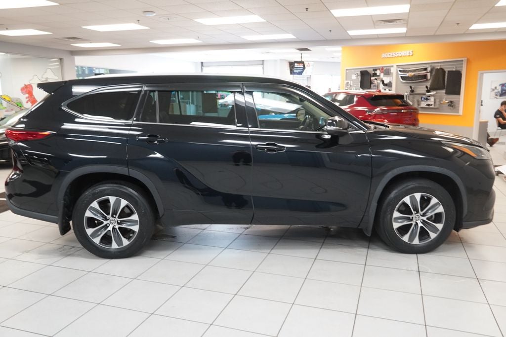 2022 Toyota Highlander XLE (AWD)
