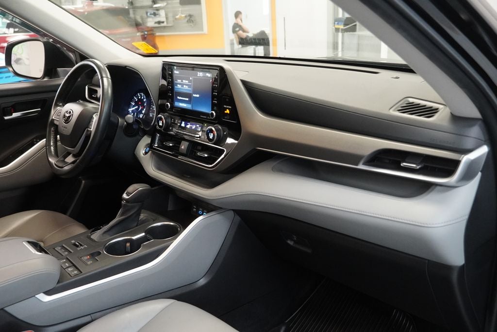 2022 Toyota Highlander XLE (AWD)