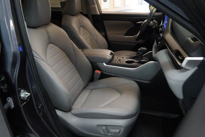 2024 Toyota Highlander XLE ( AWD )
