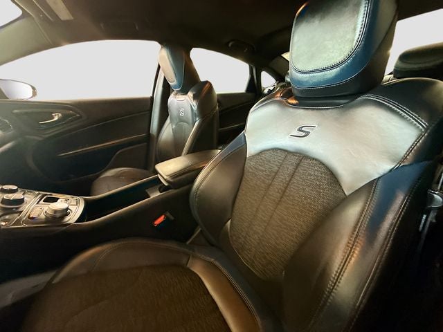 2016 Chrysler 200 S