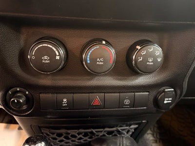 2017 Jeep Wrangler Unlimited Sahara STICK SHIFT 1-OWNER