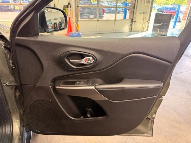 2020 Jeep Cherokee Limited AWD w/ Pwr Liftgate