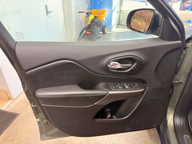 2020 Jeep Cherokee Limited AWD w/ Pwr Liftgate