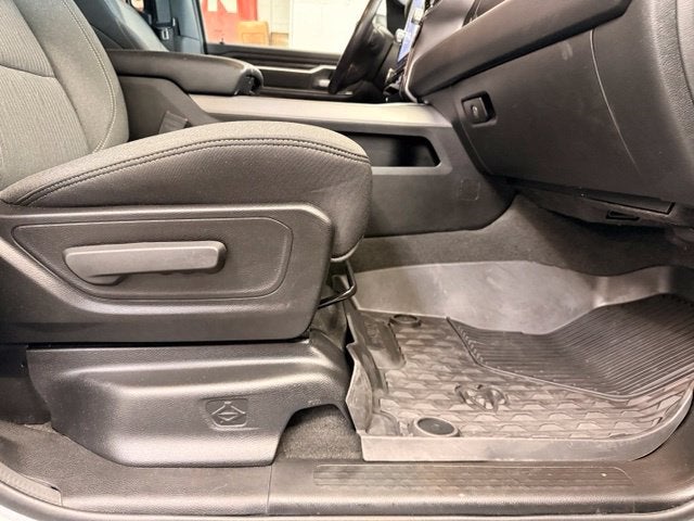 2024 RAM 1500 Big Horn/Lone Star 5.7L Hemi V8 w/ Blind Spot Alert