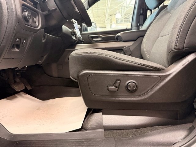 2024 RAM 1500 Big Horn/Lone Star 5.7L Hemi V8 w/ Blind Spot Alert