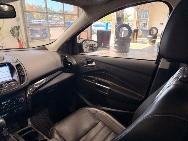 2017 Ford Escape Titanium 4x4 w/ Collision Alert