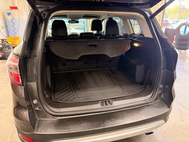 2017 Ford Escape Titanium 4x4 w/ Collision Alert