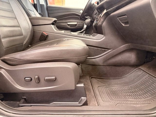 2017 Ford Escape Titanium 4x4 w/ Collision Alert