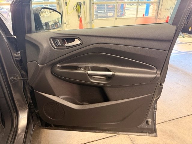 2017 Ford Escape Titanium 4x4 w/ Collision Alert