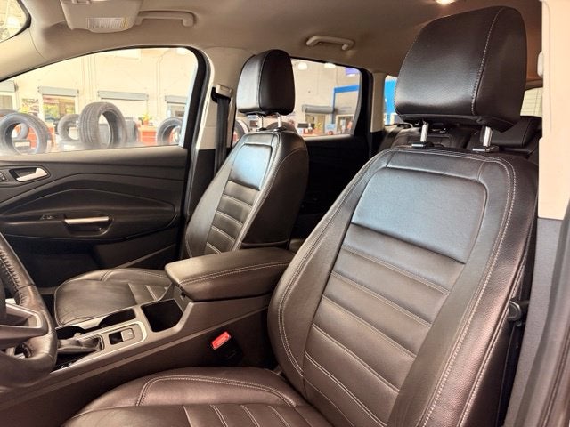 2017 Ford Escape Titanium 4x4 w/ Collision Alert