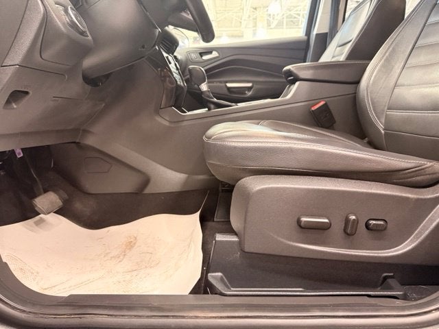 2017 Ford Escape Titanium 4x4 w/ Collision Alert