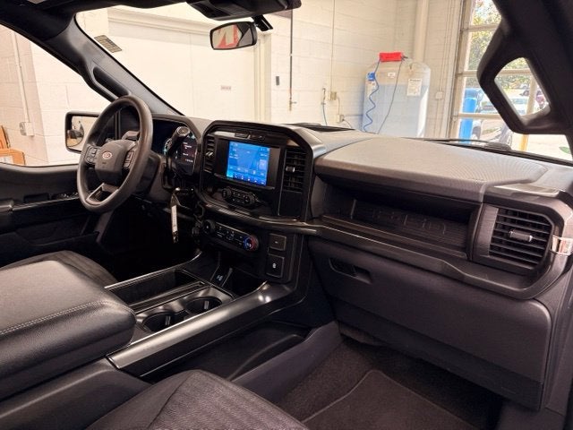 2022 Ford F-150 XL w/ Navigation
